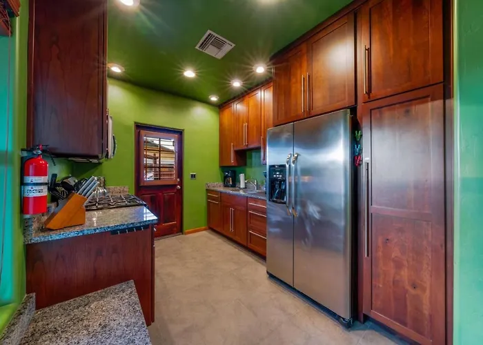 Near U Of A, 2 Bedroom 1 Ba, Fenced, Covered Patio * Tucson