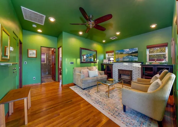Near U Of A, 2 Bedroom 1 Ba, Fenced, Covered Patio Holiday home *